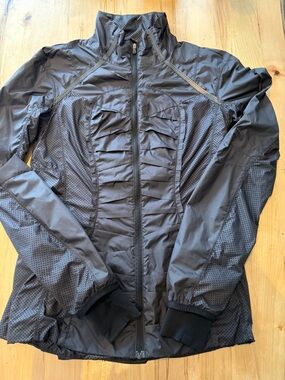 lululemon athletica Women's Black Perforated Lightweight Running Jacket Sz 4/6